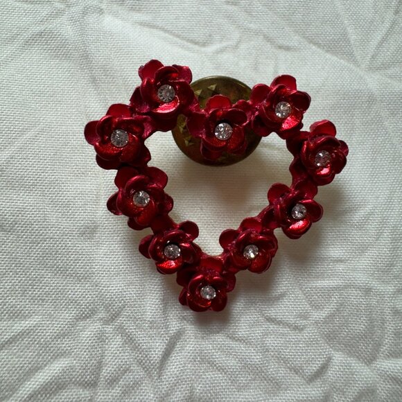 Vintage Heart-Shaped Red Flower Brooch Pin With Rhinestones & Gold-Tone Backing - Picture 3 of 5